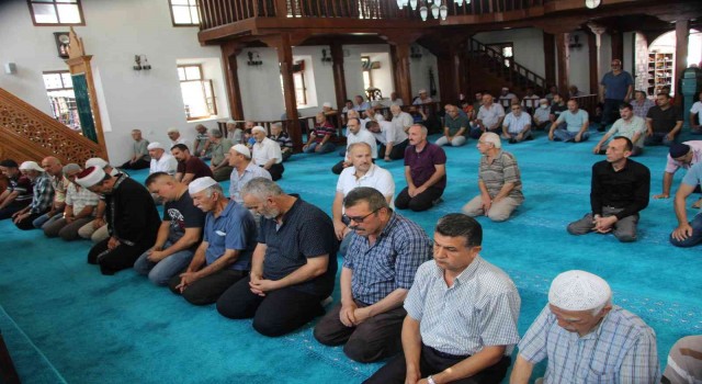30 Ağustos Zafer Bayramı nedeniyle şehit ve gazilere mevlit okutuldu