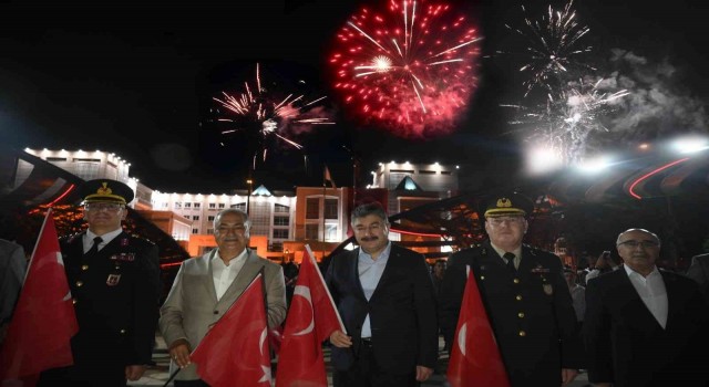 30 Ağustos Zafer Bayramının 100. yılında Osmaniyede fener alayı düzenlendi