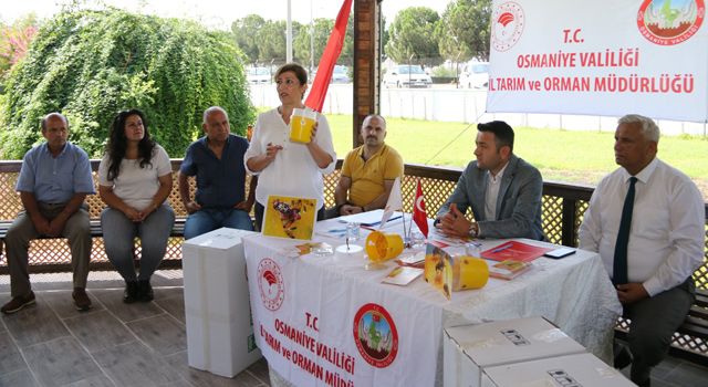 Osmaniye’de 31 üreticiye, Akdeniz meyve sineği tuzağı dağıtıldı
