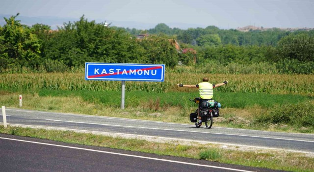 5 bin 133 kilometre pedal çevirerek geldiği Türkiyeye hayran kaldı