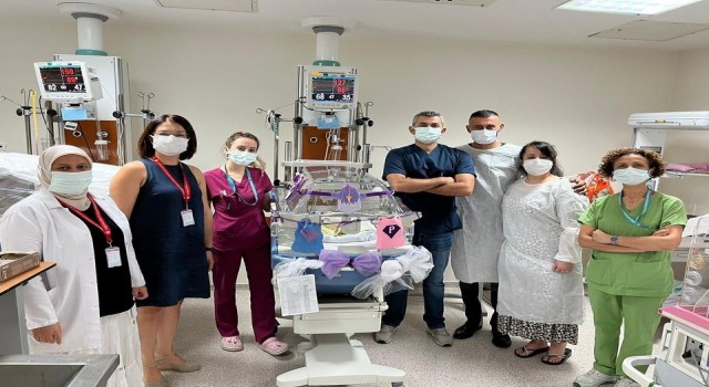 955 gram doğan bebek taburcu edildi