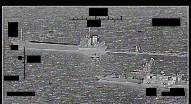 ABD Donanması, İran'ın Basra Körfezinde ABD'ye ait insansız gemiyi ele geçirme girişimini engelledi