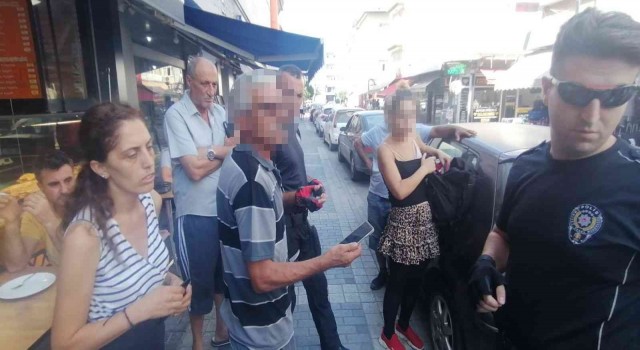 Acil görüşme yapmam lazım diyerek aldığı telefonla ortadan kayboldu