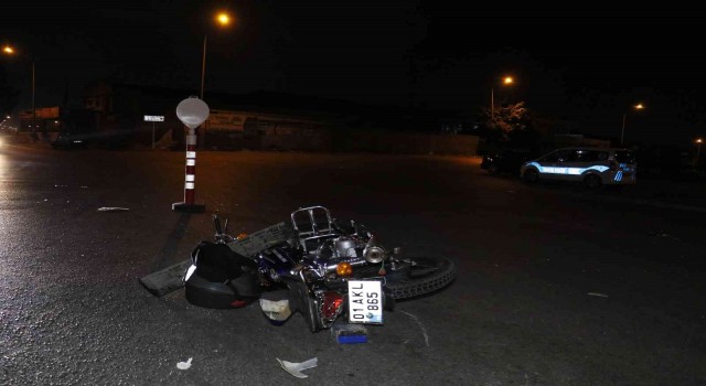 Adanada cipe çarpan motosiklet sürücüsü öldü