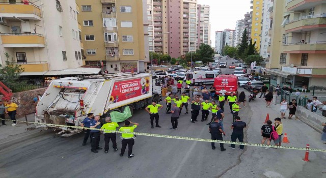 Adanada çöp kamyonunun altında kalan çocuk öldü