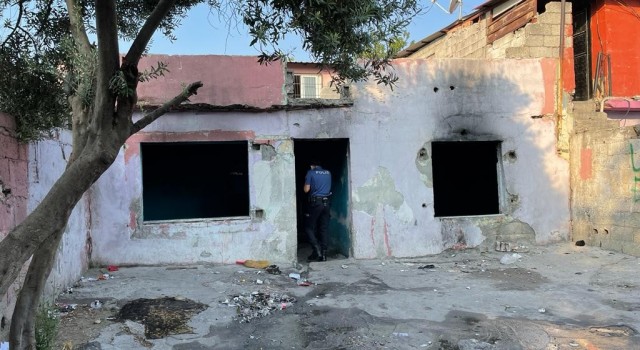 Adanada kullanılmayan evde erkek cesedi bulundu