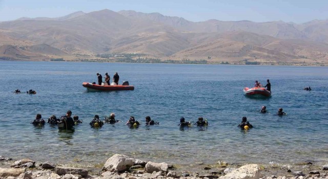 AFADdan Van Gölünde dalış tatbikatı