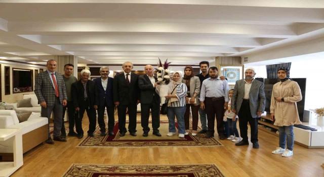 Afganlı ailelerden Başkan Sekmene teşekkür ziyareti