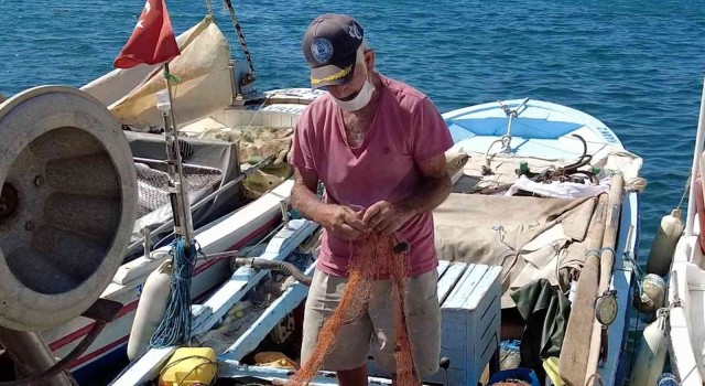 Ağlar ve tekneler tamir ediliyor, balıkçılar 1 Eylüle hazırlanıyor