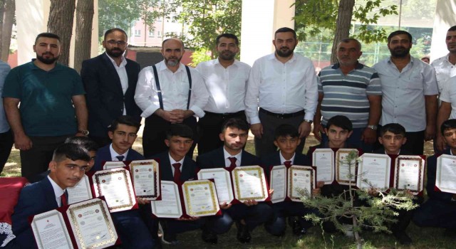 Ağrıda hafızlık eğitimini tamamlayan öğrenciler için “Mezuniyet Programı” düzenlendi