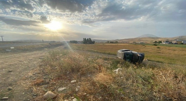 Ağrıda kamyonet şarampole uçtu: 5 yaralı