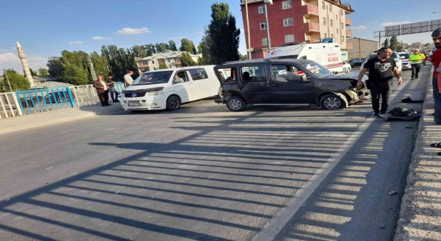 Ağrıda trafik kazası: 2 yaralı