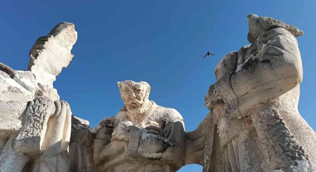 Ahilik Haftasına hazırlanılan Kırşehirde, ‘Ahi Evran, Yunus Emre, Hacı Bektaş-ı Veli heykelleri parçalandı