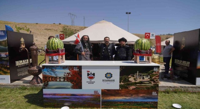 Ahlat ve Malazgirtte Diyarbakır çadırına yoğun ilgi