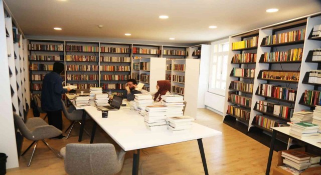 Ahmet Kekeç Kütüphanesine yoğun ilgi