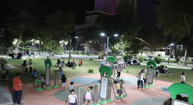 Aileler güvenli parklara akın ediyor