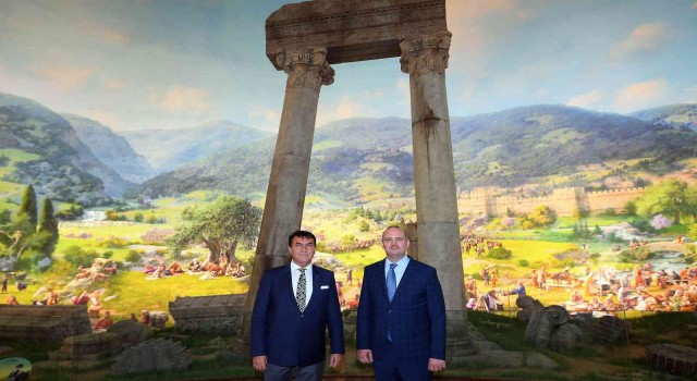 AK Parti Genel Başkan Yardımcısı Dr. İleri, Fetih Müzesine hayran kaldı