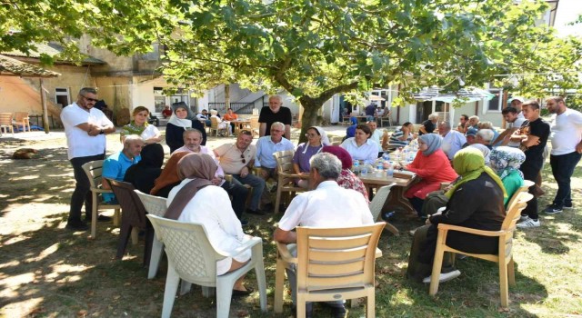 AK Parti heyeti Akçakocada vatandaşı dinledi