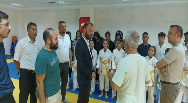 AK Parti Kütahya Merkez İlçe Başkanlığından Kapalı Spor Salonuna ziyaret