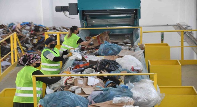 Aksarayda atık toplama, ayırma ve 1. sınıf atık getirme merkezi faaliyete geçti
