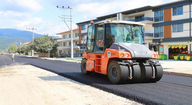 Akyazıda 700 metrelik yol asfaltla buluştu