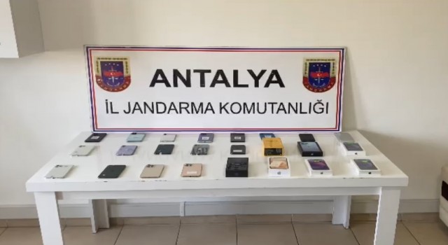 Alanyada jandarmadan kaçak telefon operasyonu