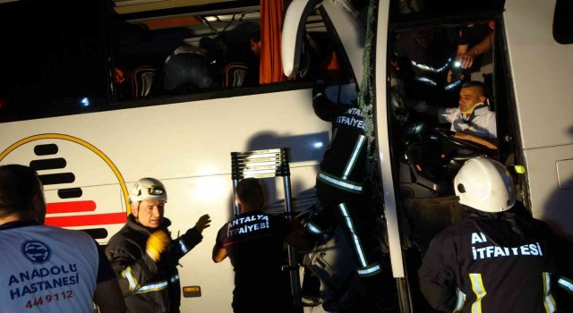 Alanyadaki otobüs kazasında can pazarı yaşandı