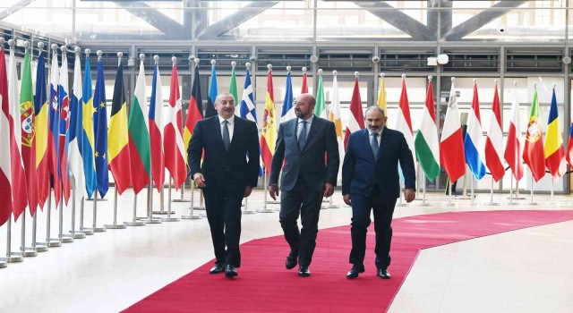 Aliyev, Paşinyan ve Michelden üçlü zirve