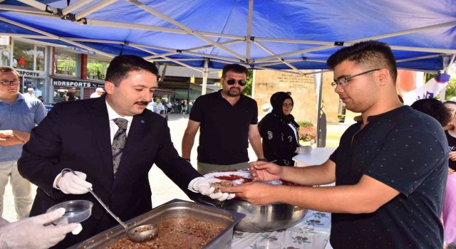 Altıeylül Belediyesinden aşure ikramı