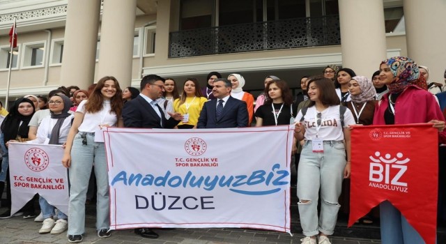 Amasyadan gelen gençler, Vali Cevdet Atay ile buluştu
