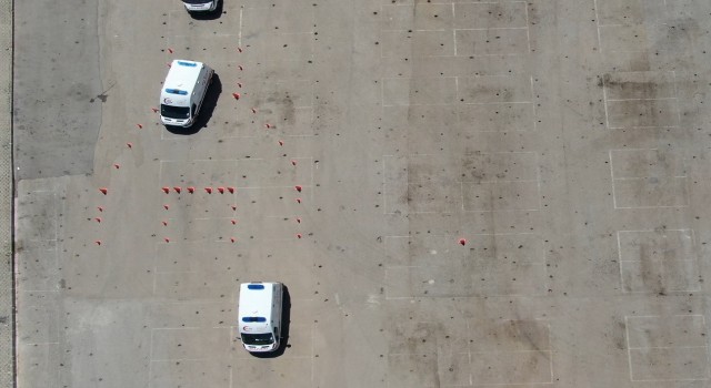 Ambulans sürücüleri işte bu zorlu eğitimlerden geçiyor