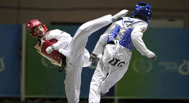 Anadolu Üniversiteli taekwondocu gümüş madalya kazandı