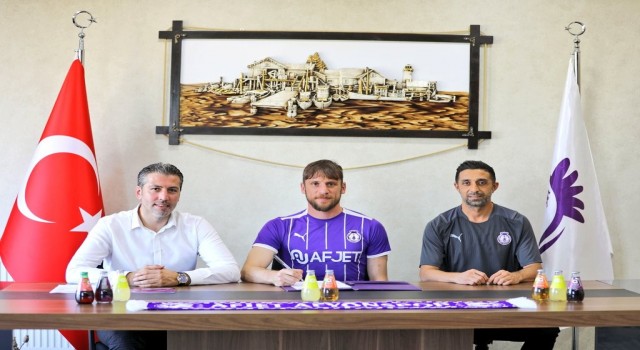 Anıl Atağ sözleşmesini 2 yıl daha uzattı