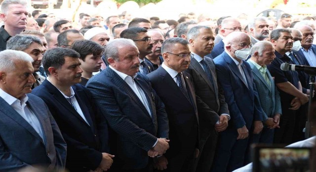 Ankara Valisi Vasip Şahinin annesi son yolculuğuna uğurlandı