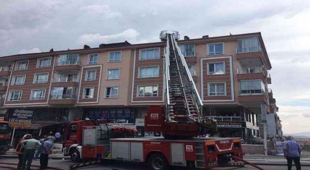 Ankarada çatı yangını korkuttu