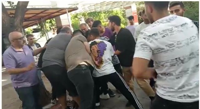 Ankarada gençler arasında tekme tokatlı kavga kamerada