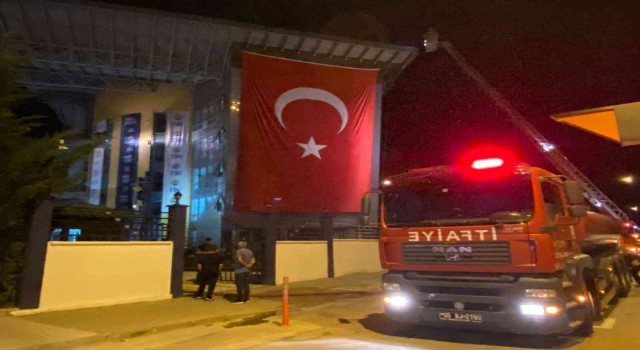 Ankarada okul dış mantolamasında yangın