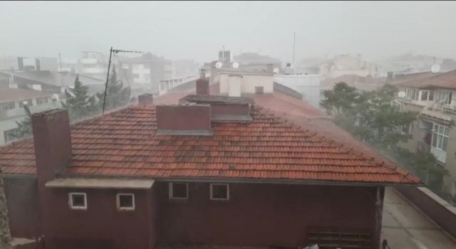 Ankarada sağanak ve fırtına etkili olmaya devam ediyor