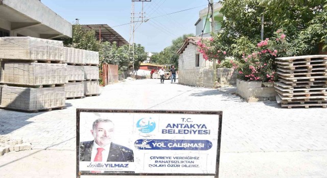 Antakya Belediyesi yol çalışmaları sürüyor