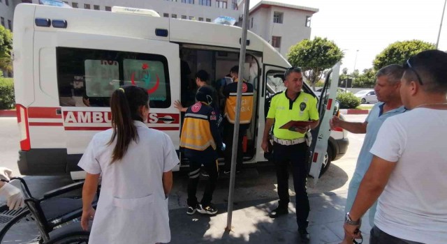 Antalyada 12 yaşındaki bisikletli çocuk minibüs çarpması sonucu yaralandı