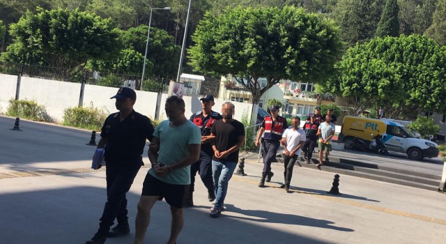 Antalyada 20 düzensiz göçmen yakalandı