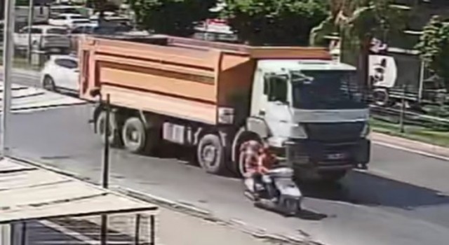 Antalyada anne ve bebeğinin öldüğü yürek yakan kaza kamerada