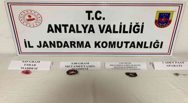 Antalyada aranma kaydı bulunan şüpheli, jandarmaya yakalandı