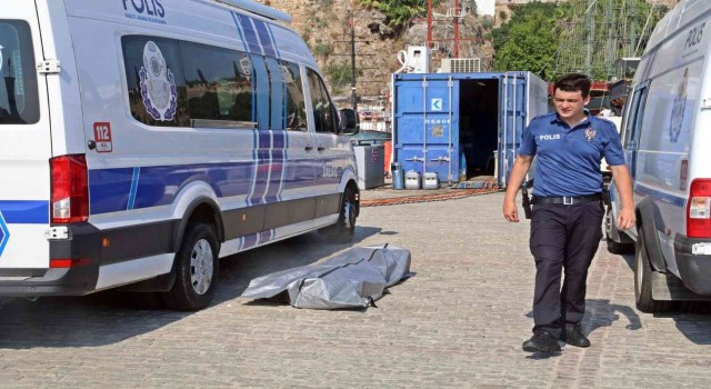 Antalyada denizde bulunan cesedin kimliği ortaya çıktı