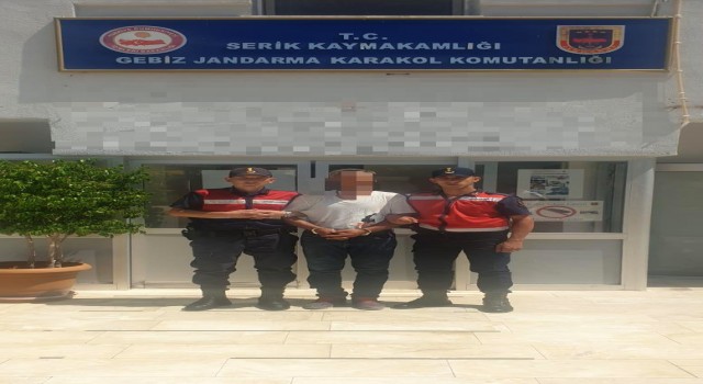 Antalyada jandarma aranan hükümlüyü baba evinde yakaladı
