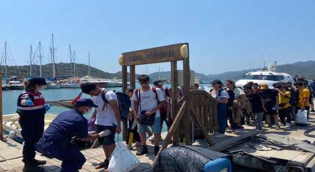 Antalyada Kekova Adasına bırakılan 160 düzensiz göçmen yakalandı
