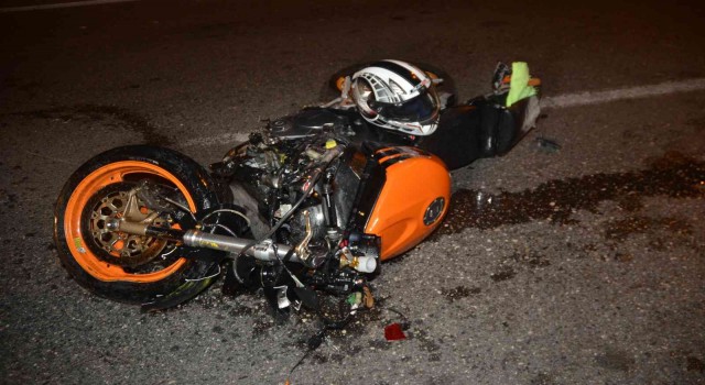 Antalyada motosiklet kaza yapan araçlara çarptı: 1 ağır yaralı