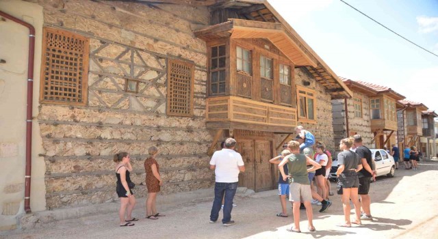 Antalyanın düğmeli evlerine Avrupalı turist ilgisi