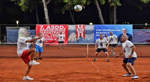 Antalyasporun “Efsane” isimler anısına düzenlenen ayak tenisi turnuvası başladı