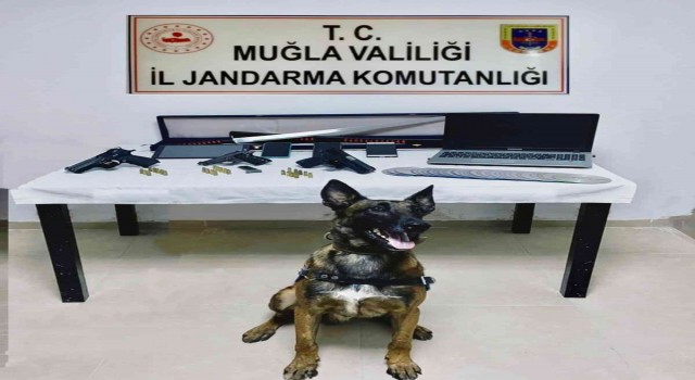 Aranan şahsın evinden cephanelik çıktı
